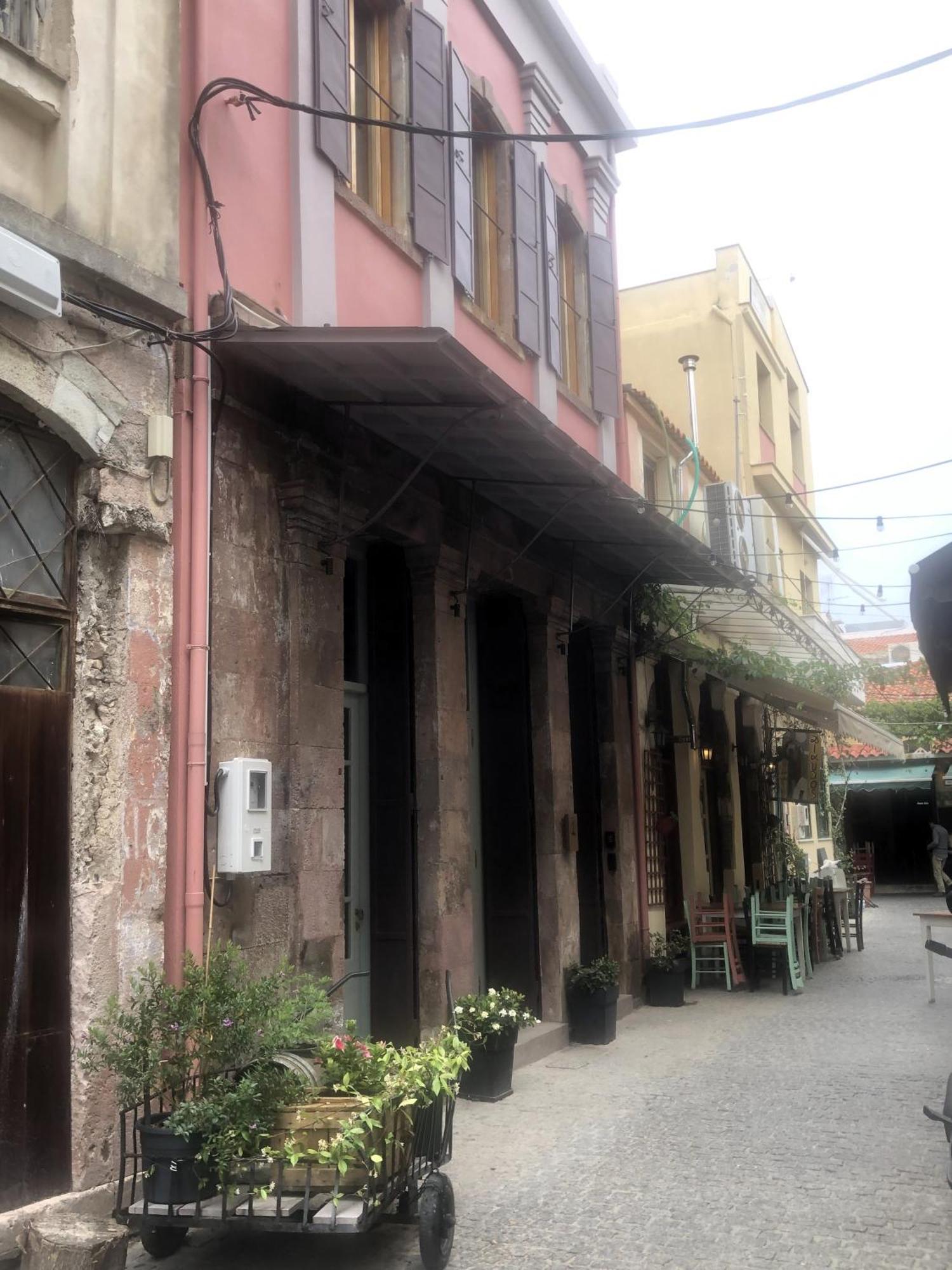 Хостел Issa Lesvos Митилини Экстерьер фото